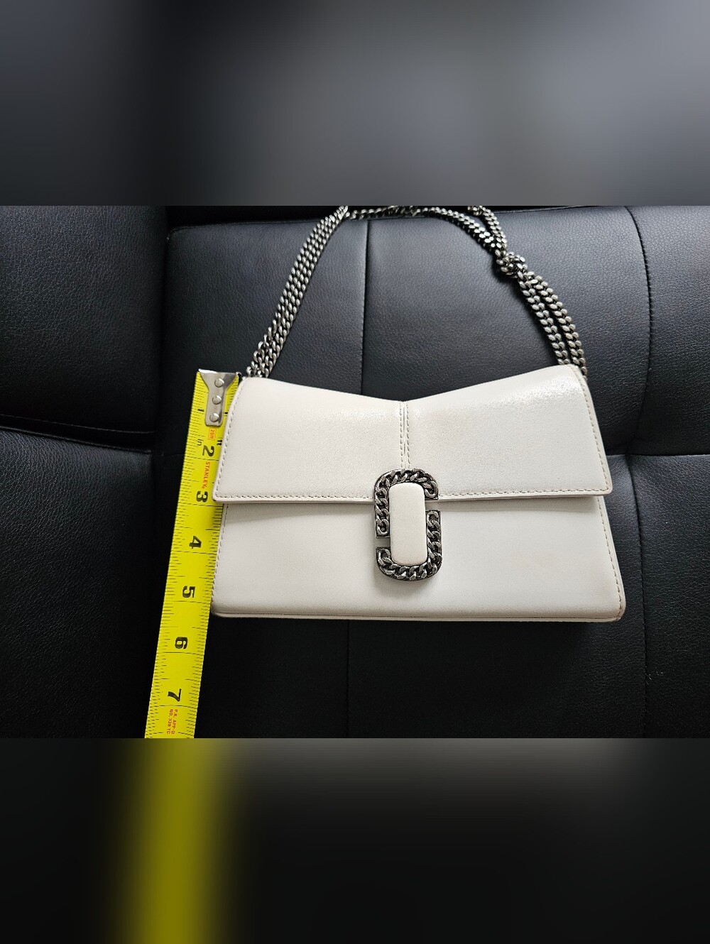 Authentic Marc Jacobs Elegant Shoulder Bag with Chain Strap - Picture 15 of 16